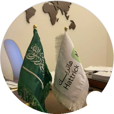 علم المملكة العربية السعودية وعلم هاتريك